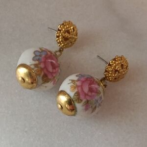Vintage Avon Gold and Pink Floral Earrings
